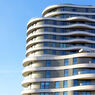 Abiejuose septynių ir septyniolikos aukštų „Riverwalk“ gyvenamojo komplekso pastatuose įrengta 116 kokybiškų dviejų, trijų, keturių ir penkių kambarių butų bei prabangūs apartamentai viršutiniame aukšte.
