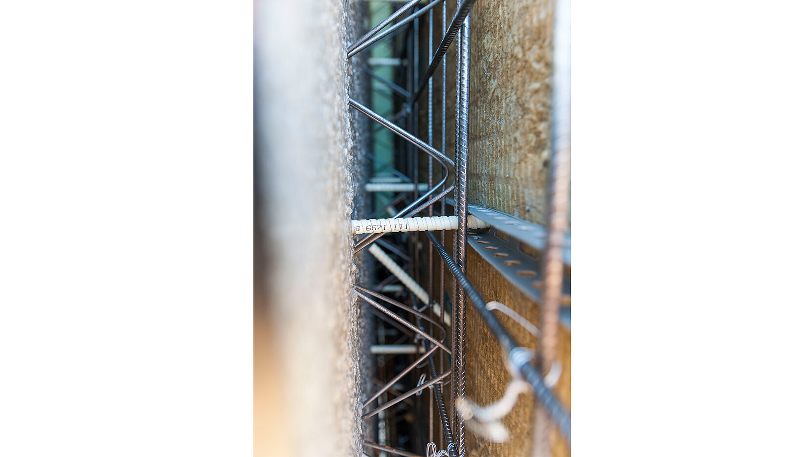 BIL_NEWS_Klinik_Oberkirch5_16z9_FHD.jpg Die kerngedämmten Betonwände werden durch den Isolink® Typ C-EH und C-ED verbunden.