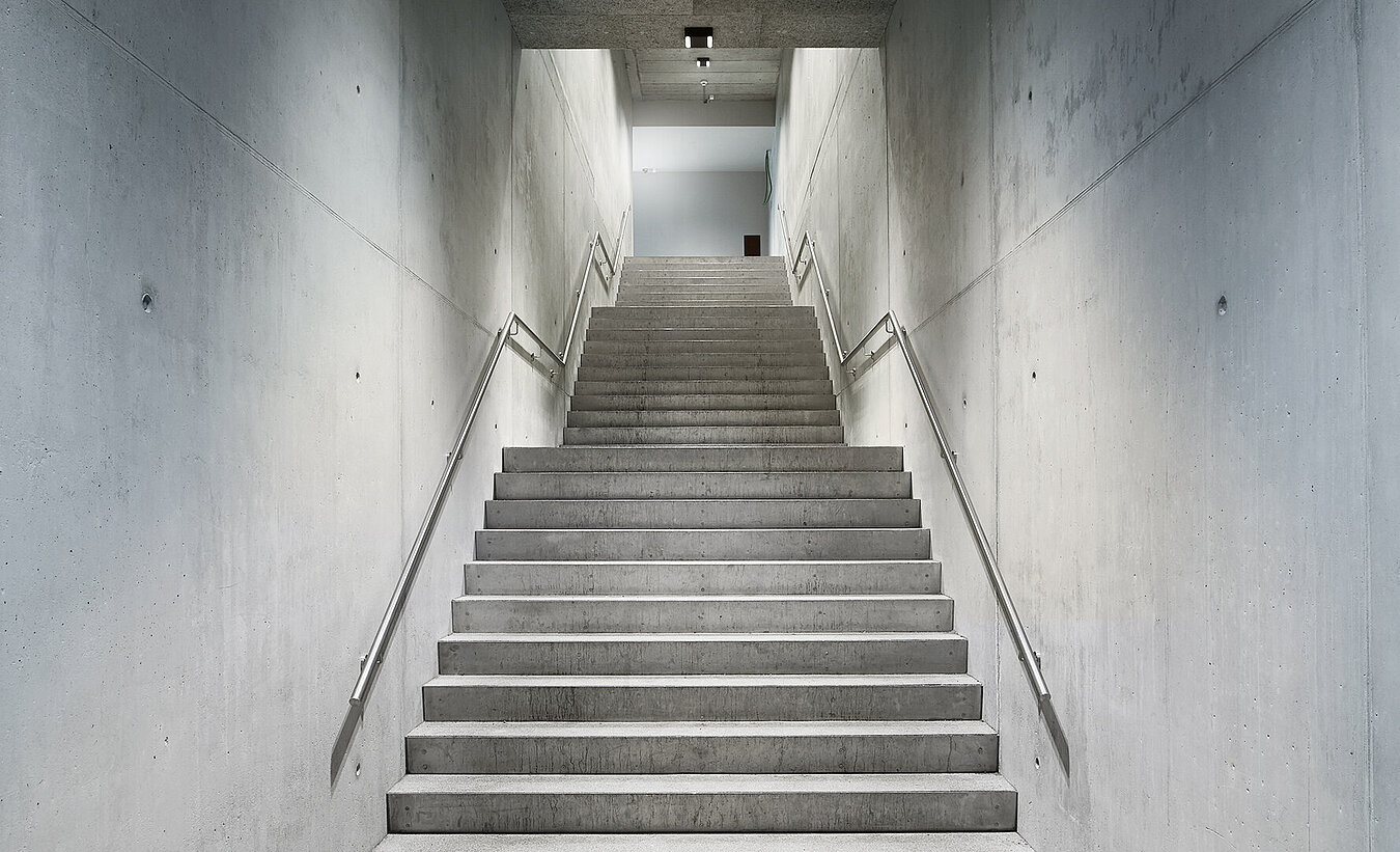 BIL_Treppenhaus_20_16z9_FHD_21RL.jpg