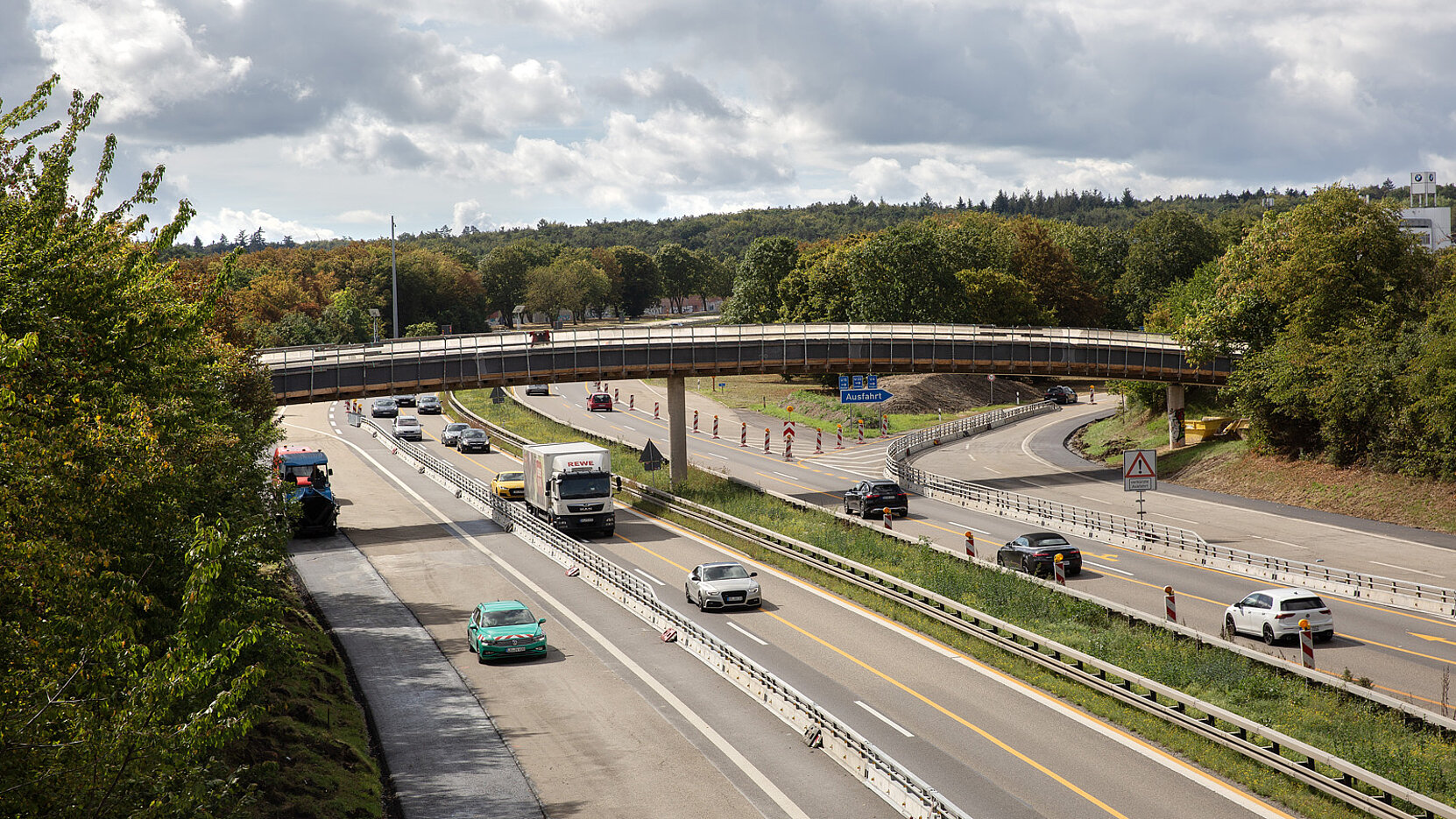 Schoeck_Fußgaengerbruecke-A831-Stuttgart_1_16-9.jpg