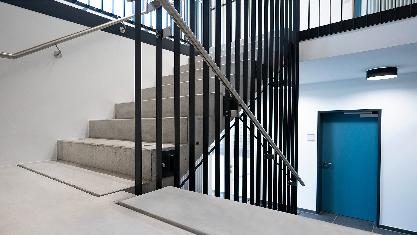BIL_NEWS_Treppe21_16z9_FHD_21RL Kopie.jpg